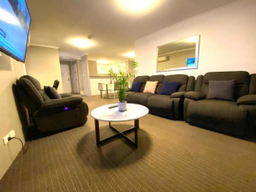 2 Bed 2 Bath Apartment in Braddon, Canberra - Pool, Gym and Free Parking